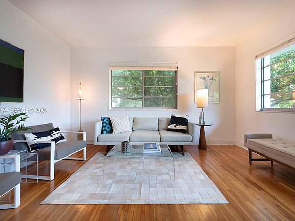 3rd image of 945 10th St APT 3