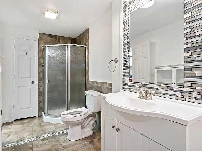 1068 Canal Dr — Photo 26