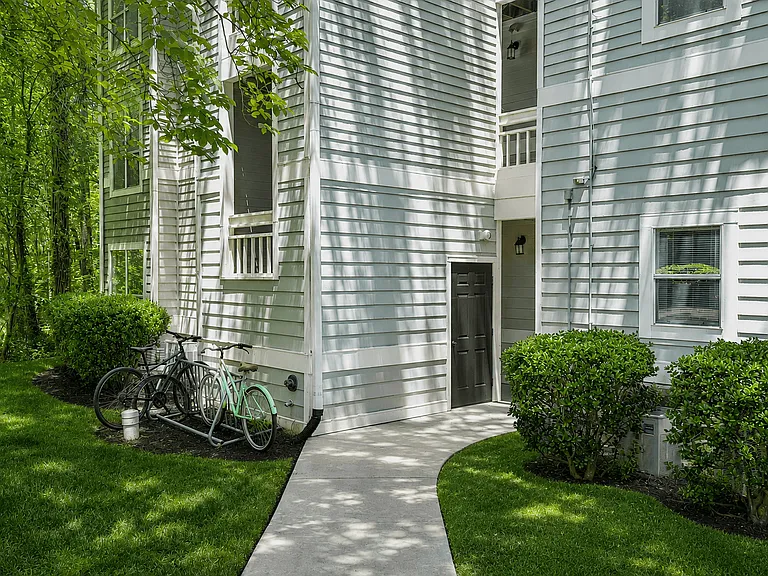 Cambridge Apartments — Photo 41
