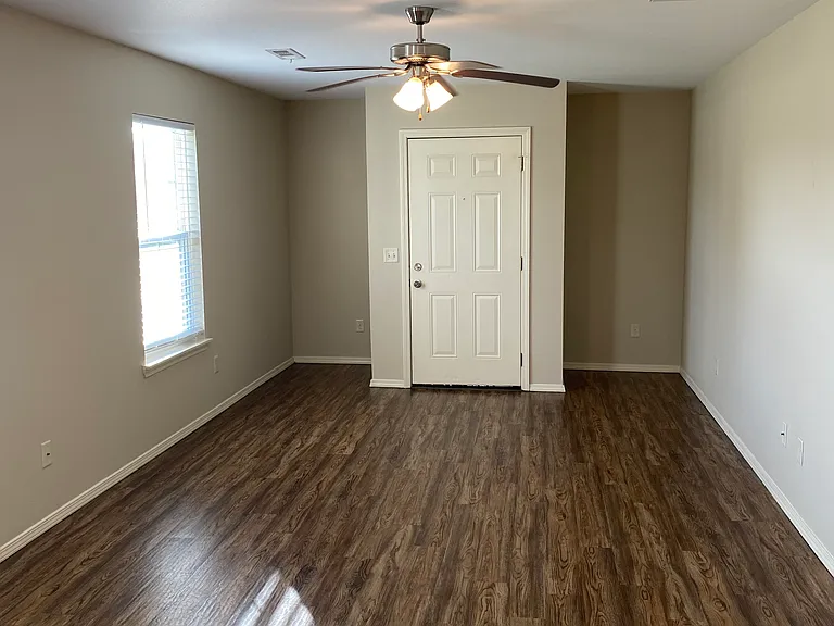 232 Rose St — Photo 3