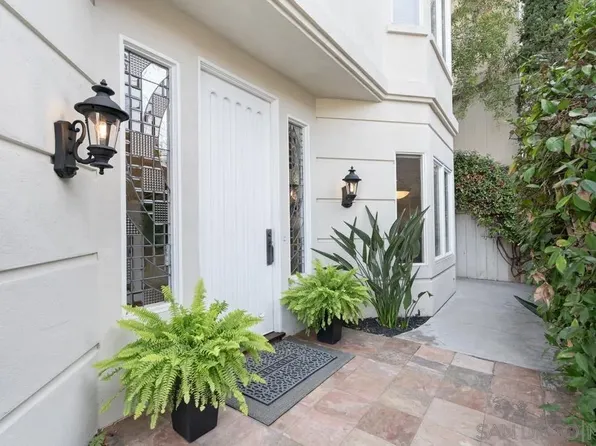 1116 8th St, Coronado, CA 92118