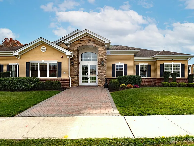 541 E Celebration Way — Photo 28