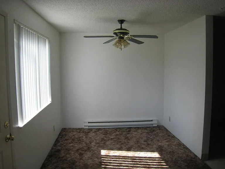Lynda Vista Duplexes — Photo 13