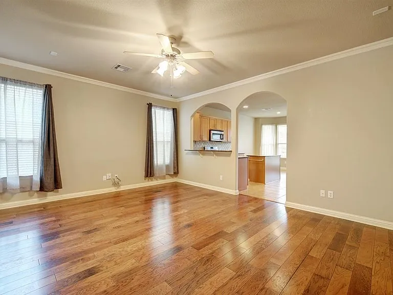 1696 Stonehaven Ln — Photo 8
