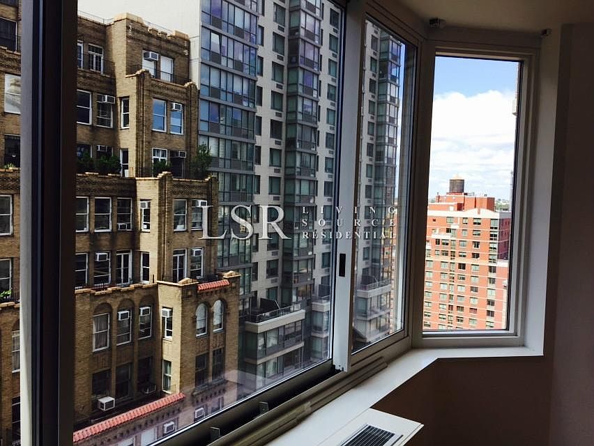 1st image of 320 W 38th St APT 1427