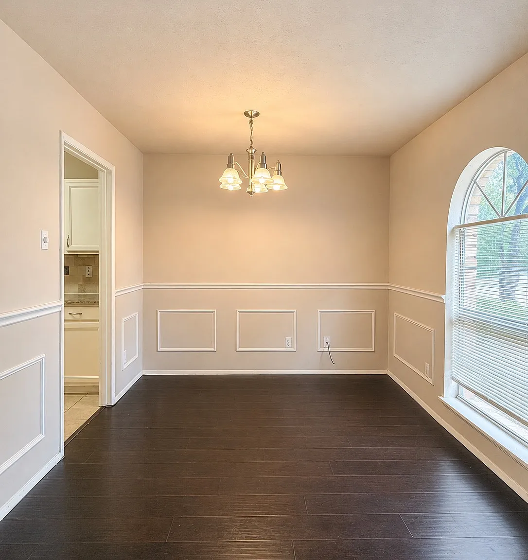 3 bed, 1695 sqft, $2,100 — Photo 4