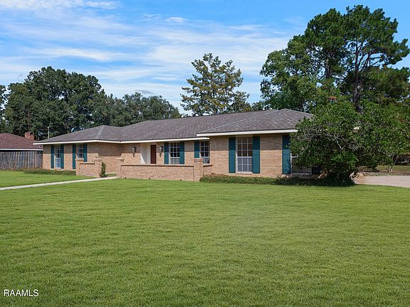 3rd image of 313 1/2 Genevieve Dr