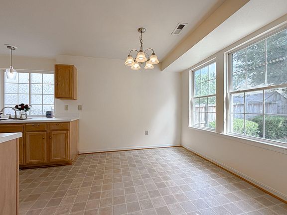 5th image of 22702 Athlone Dr