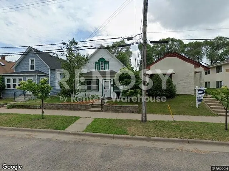 614 20th Ave NE — Photo 1