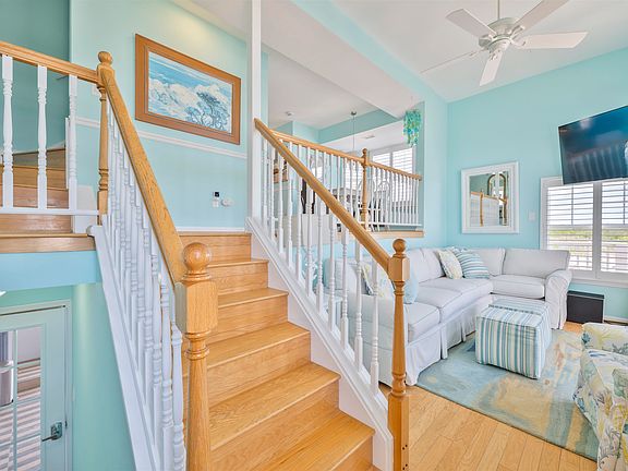 4th image of 1625 Beach Ave #A