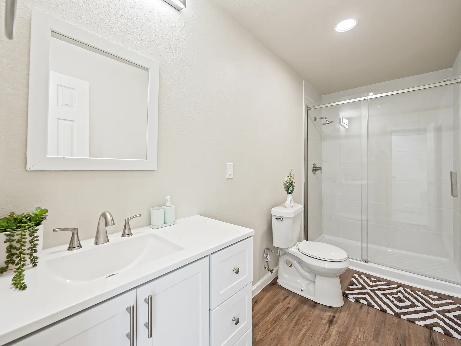 4 bed, 3305 sqft, $740 — Photo 4