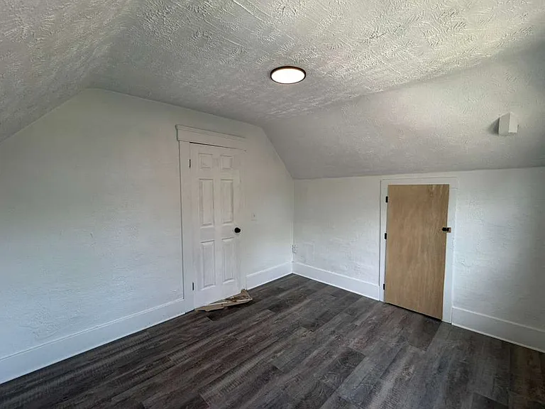 2132 W 100th St — Photo 21