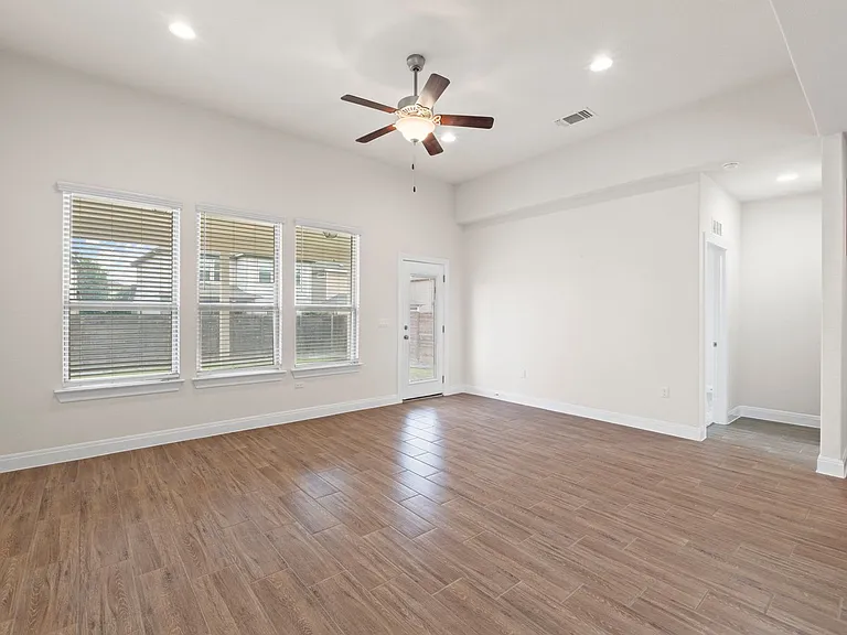 14011 Hedera Dr — Photo 6
