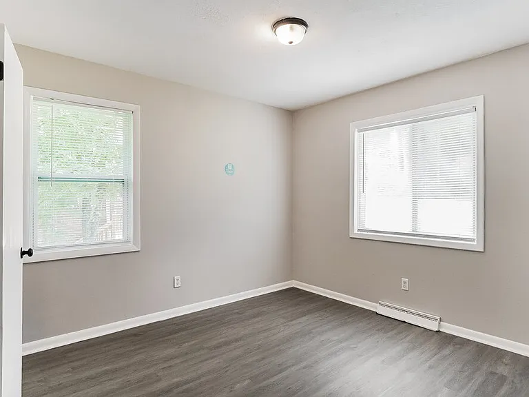 748 Barclay Ln — Photo 14