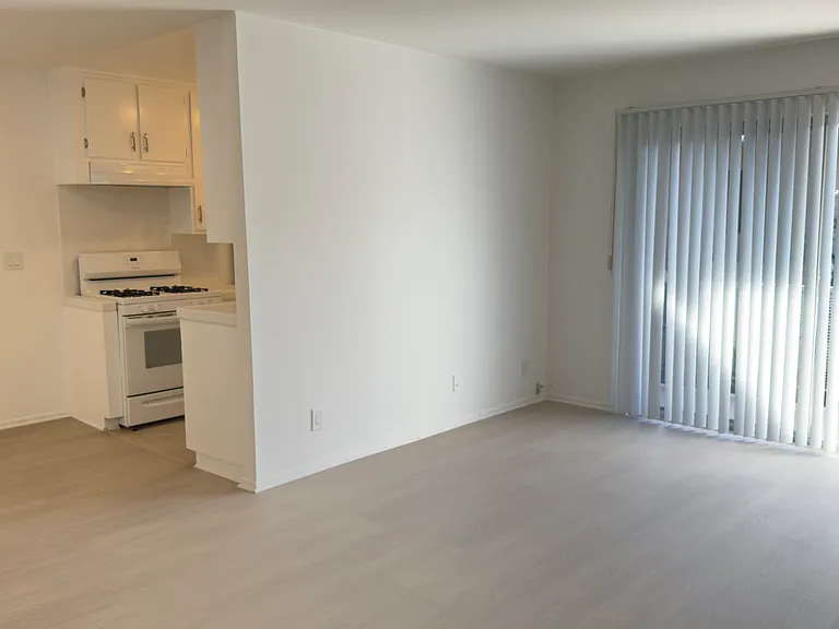 1415 Brockton Ave — Photo 14