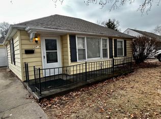 3717 SW Churchill Rd, Topeka, KS 66604