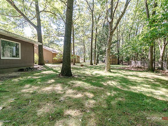 4th image of 2300 Lincoln Park Dr