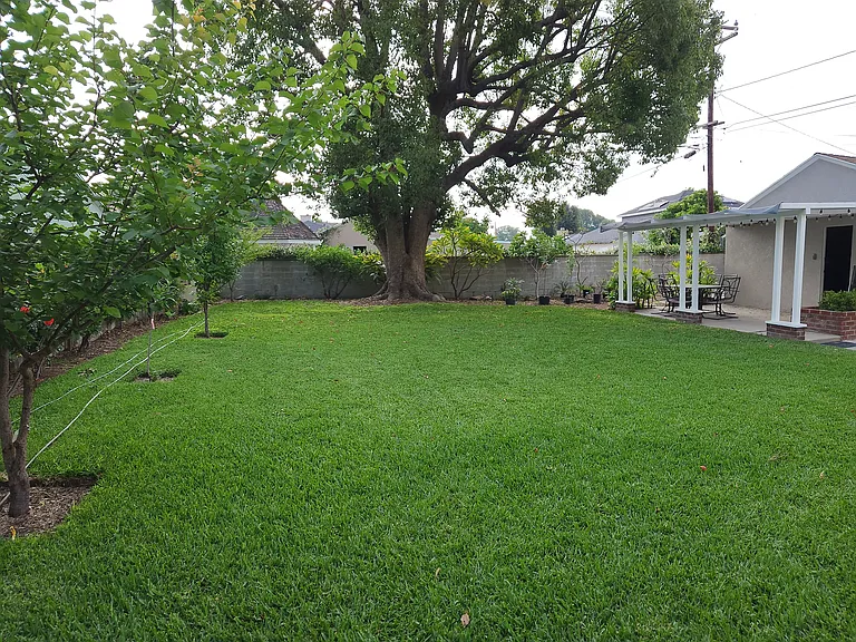1310 Mayflower Ave — Photo 5