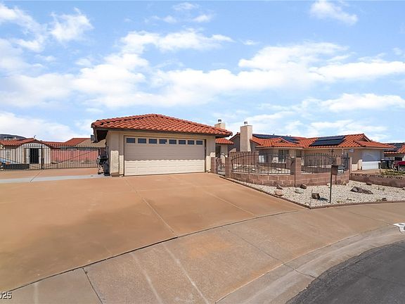 2nd image of 411 Monmouth Ct