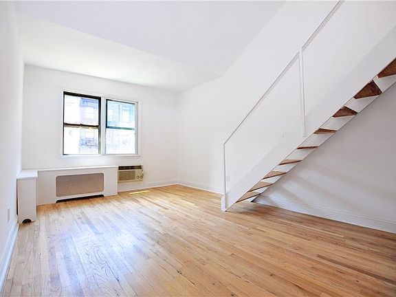 5th image of 228 W 15th St APT 4B