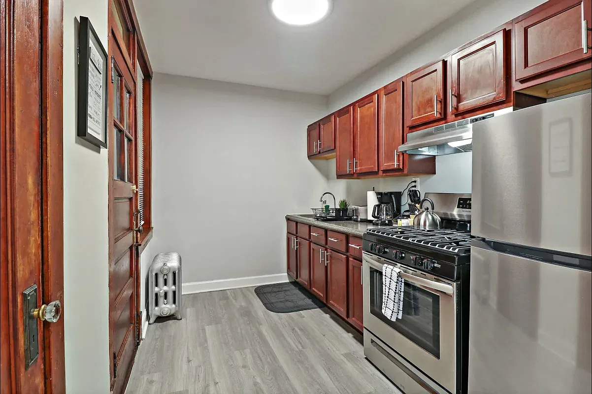1 bed, 1.0 bath, $1,350 — Photo 1