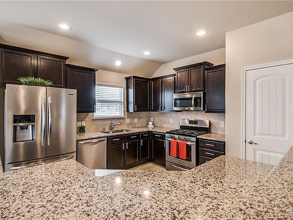 5th image of 849 Lake Woodland Dr