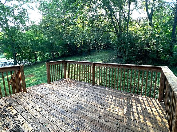 Nice deck overlooking the backyard.