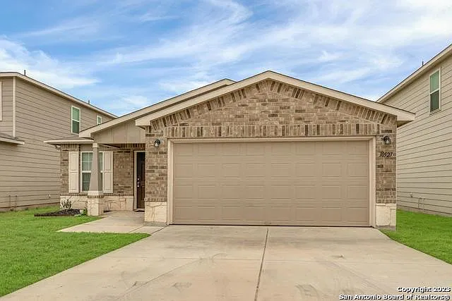3 bed, 2.0 bath, 1408 sqft, $1,675 — Photo 1