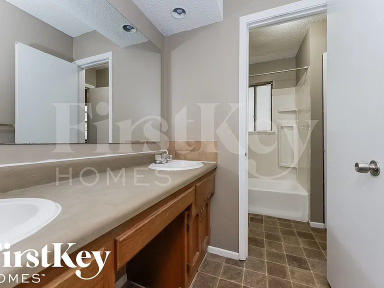 2318 NW Chatham Pl — Photo 11