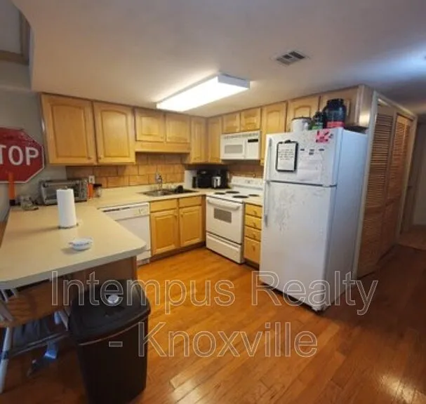 2201 Lake Ave #103 — Photo 12