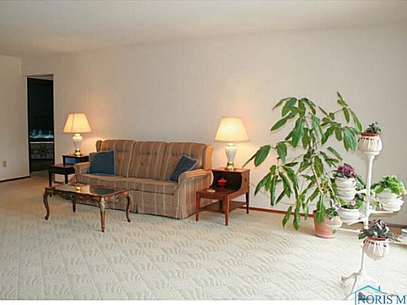 4th image of 1272 Eastmeadow Dr