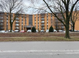 700 N Bruce Ln APT 211, Glenwood, IL 60425