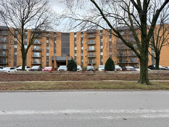 700 N Bruce Ln APT 211, Glenwood, IL 60425
