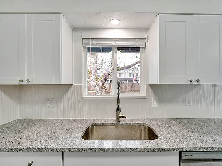 383 N Cedar St — Photo 12
