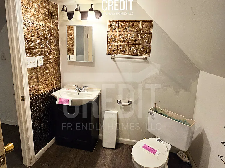 223 N Pine St — Photo 10