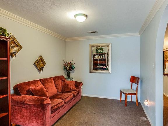 3rd image of 2816 Southgate Dr