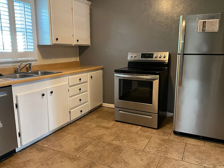3021 S Wall Ave — Photo 4