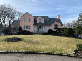 22 Colonial Way, East Hanover, NJ 07936