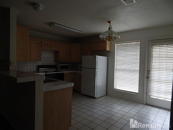 3rd image of 2006 Villa Dr