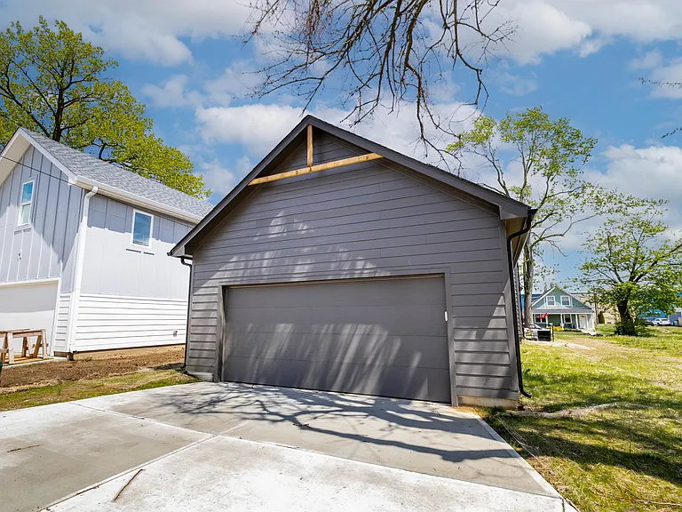 2020 Columbia Ave — Photo 38