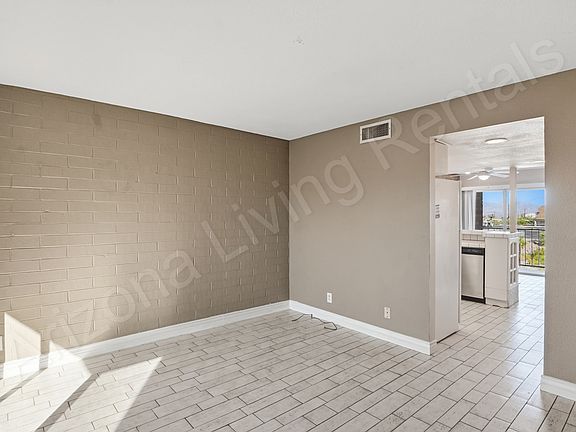 3rd image of 89 Acoma Blvd N APT 18