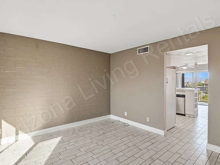 89 Acoma Blvd N #18 — Photo 3