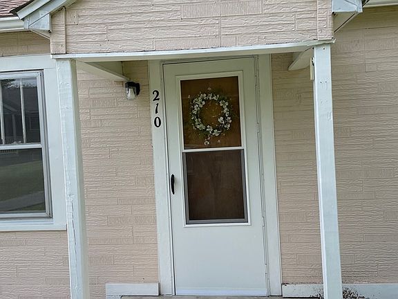 4th image of 210 Wyoming Ave
