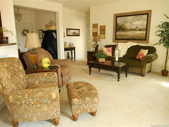 5th image of 110 Lauren Ln
