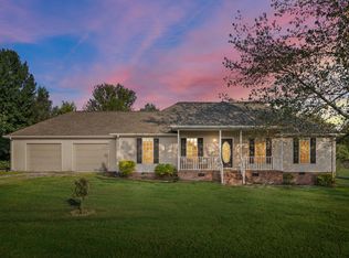 15 Tranquility Dr, Fayetteville, TN 37334