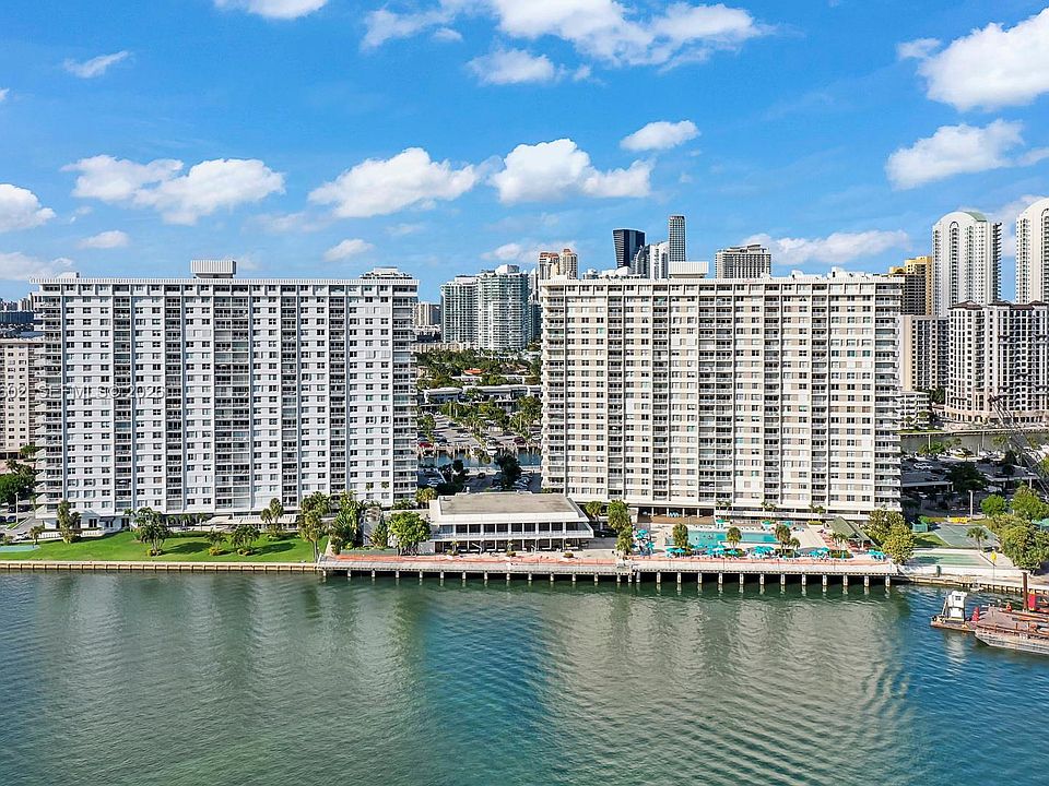 1st image of 300 Bayview Dr APT 1709