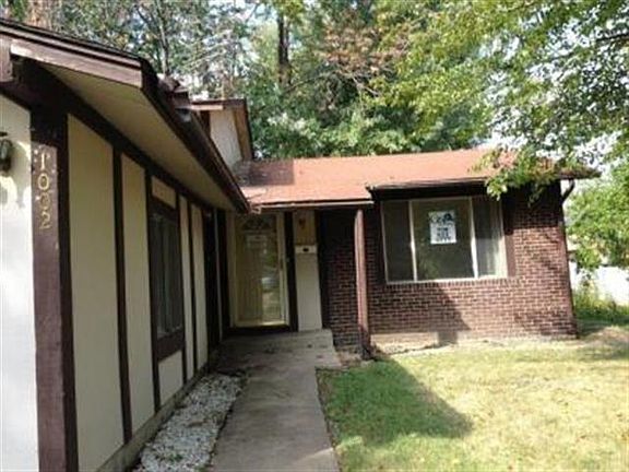 3rd image of 1002 Blackhawk Dr