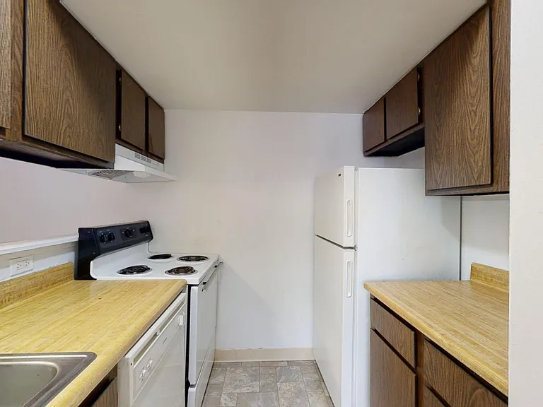 Country Meadow Apartments — Photo 25