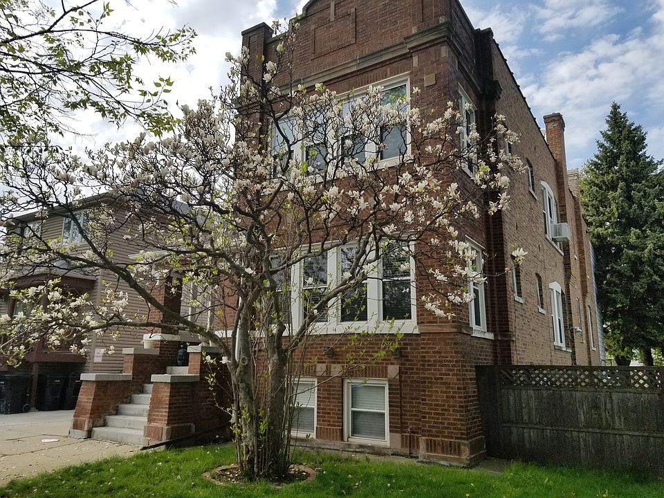 1st image of 4920 W Cornelia Ave #1