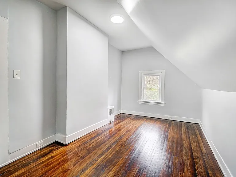 870 Rockdale Ave — Photo 43